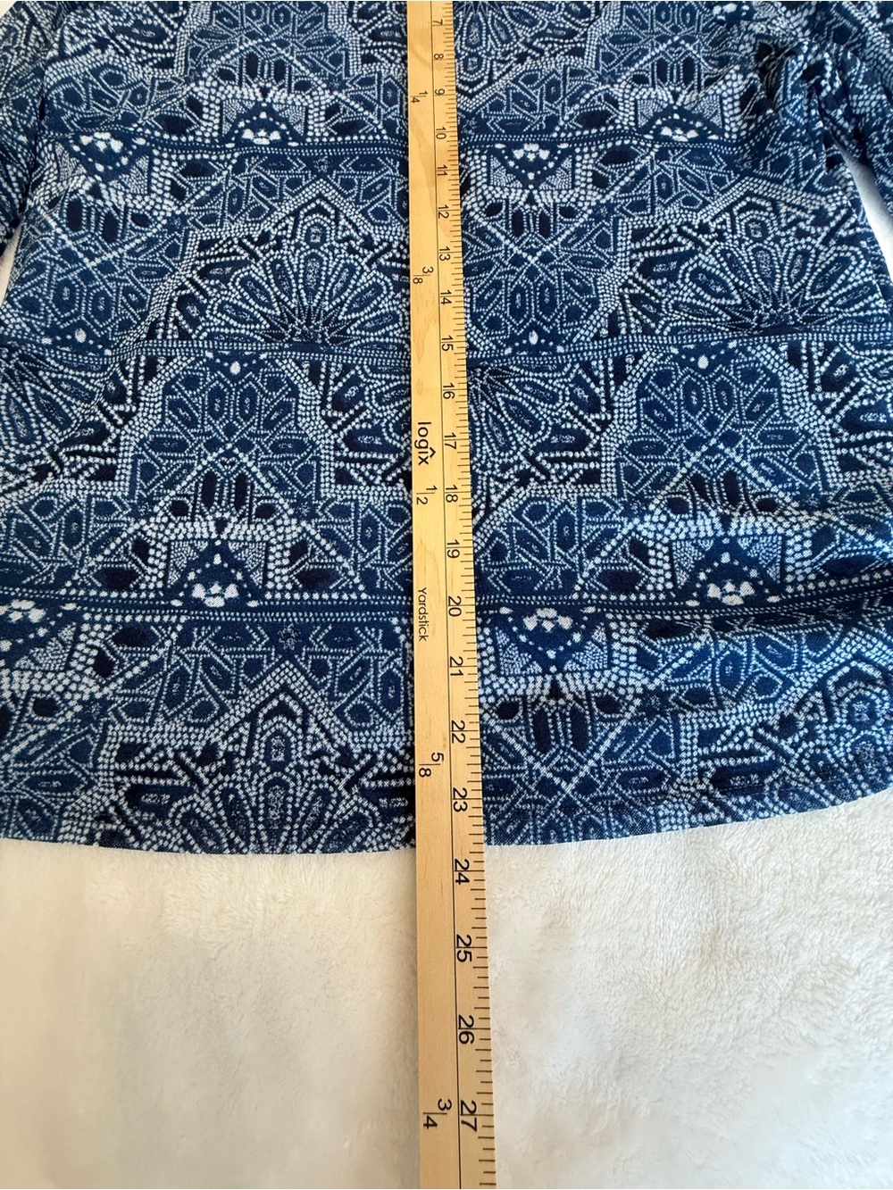 Chico’s Blue Geometric Kaleidoscope Print Mesh Lined Top Size 1 Long Sleeve - Picture 10 of 12